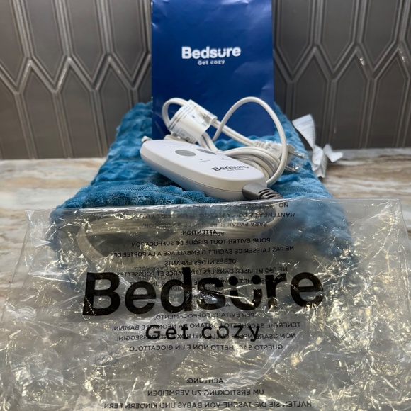 Heating Pad for Neck, Shoulders and Back, Weighted Heated Pad with Vibrations - Picture 5 of 7